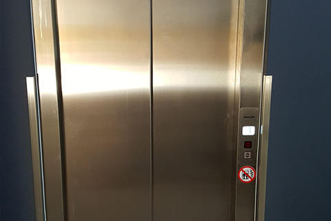 6-person-lift-oliver-plaza-hotel.jpg