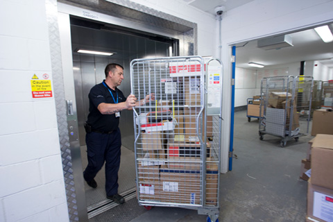 goodsmaster-plus-attendant-goods-lift-hospital-optimised.jpg