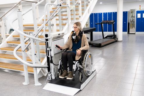 Indoor RAL7035 curved rail Stairiser.jpg