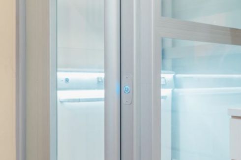 Constructed with one piece, the Midlift PL lift car door has an Integrated handgrip design that gives clean lines